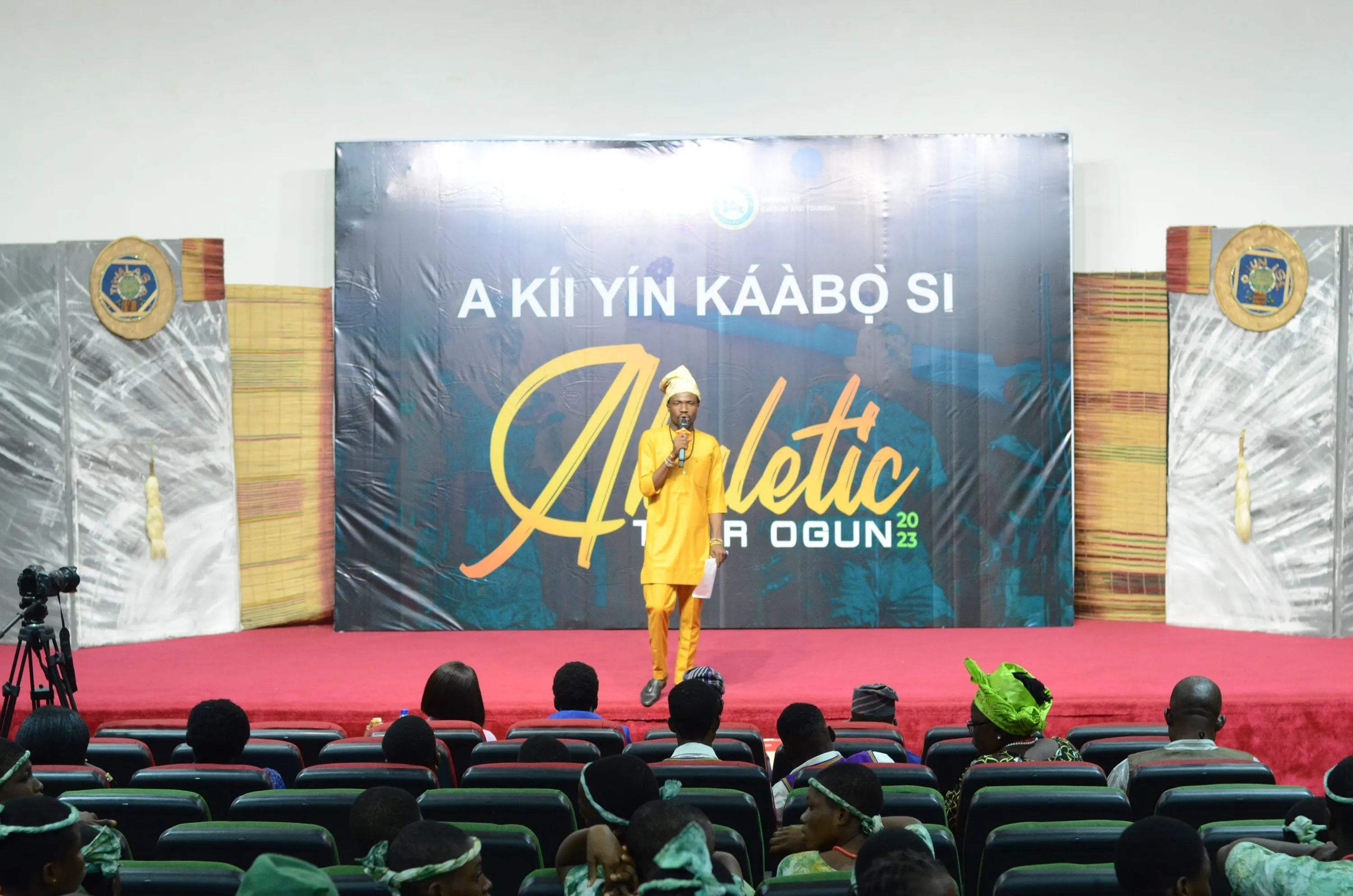 The hall welcomes the schools, A kíì yín káàbọ̀ sí