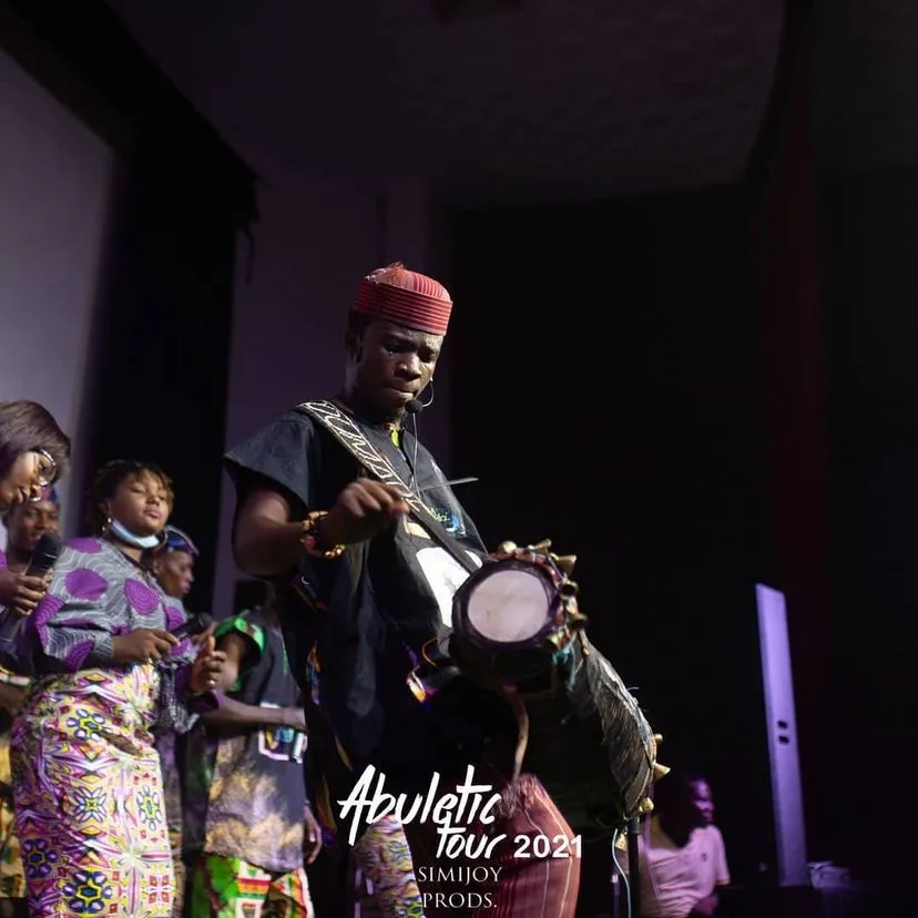 The talking drum, close