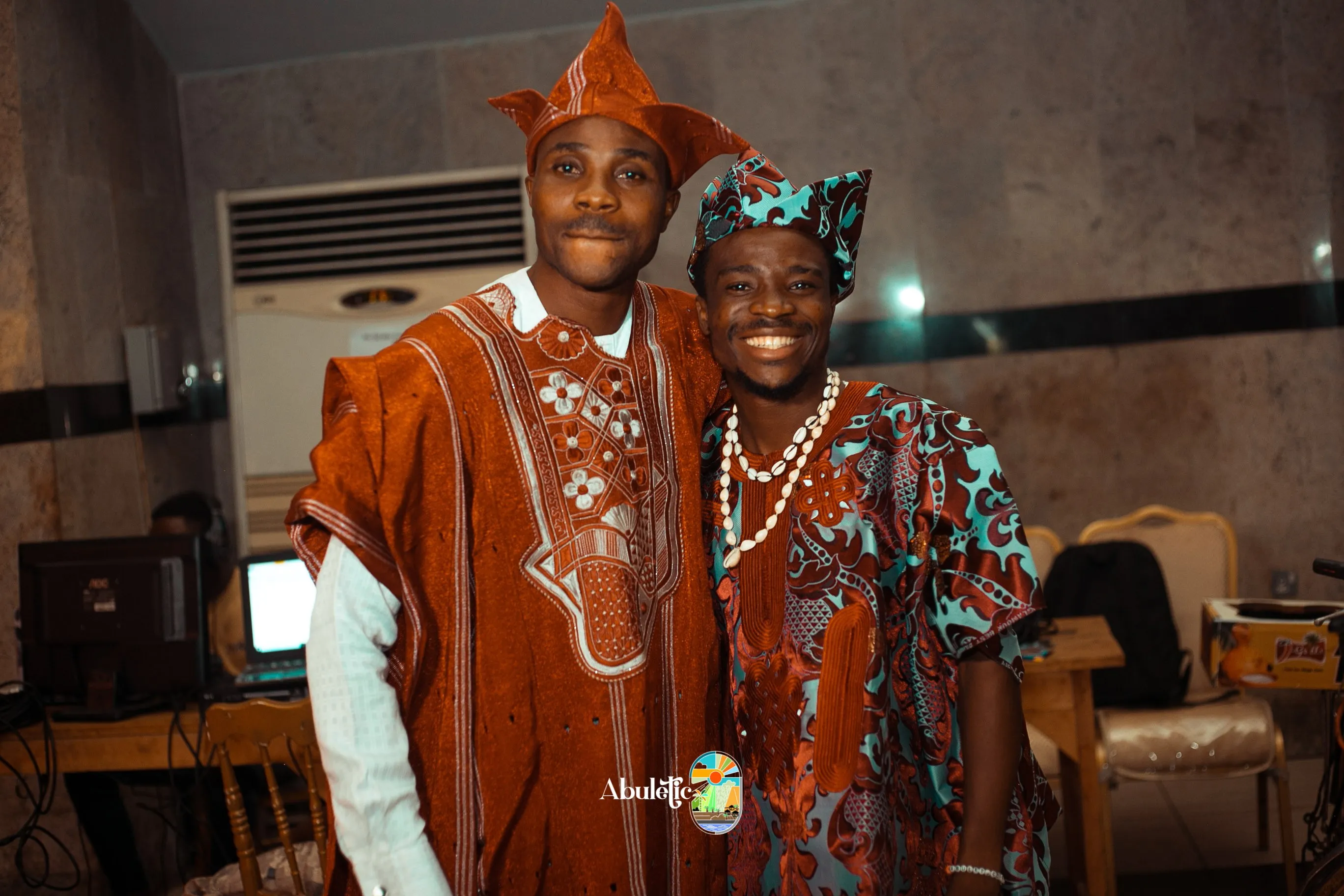 Guests in aṣọ-òkè