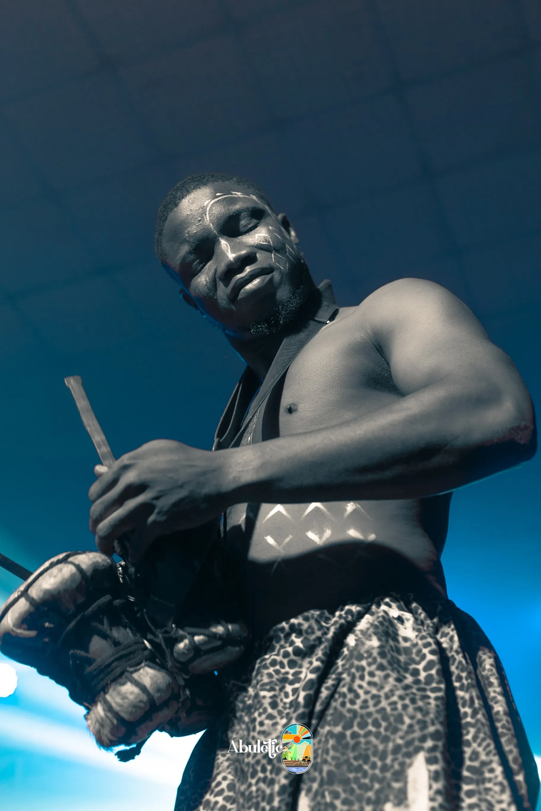 The drummer, from below